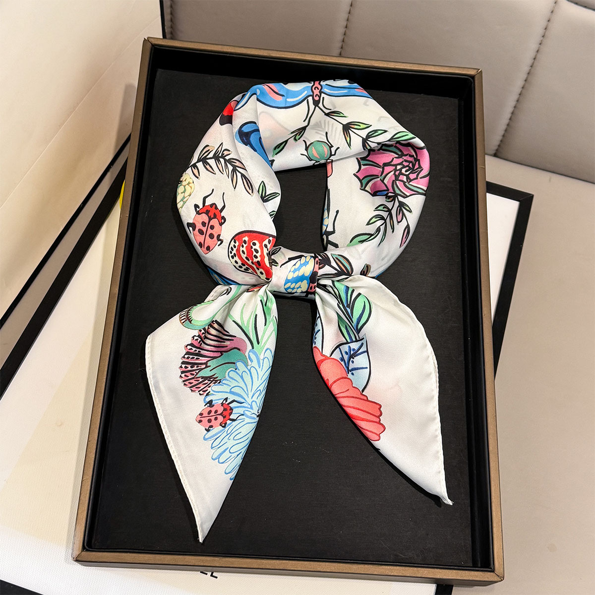 Nuovi Foulard Quadrati in Seta - Waist Trainer Women recensione e prezzo