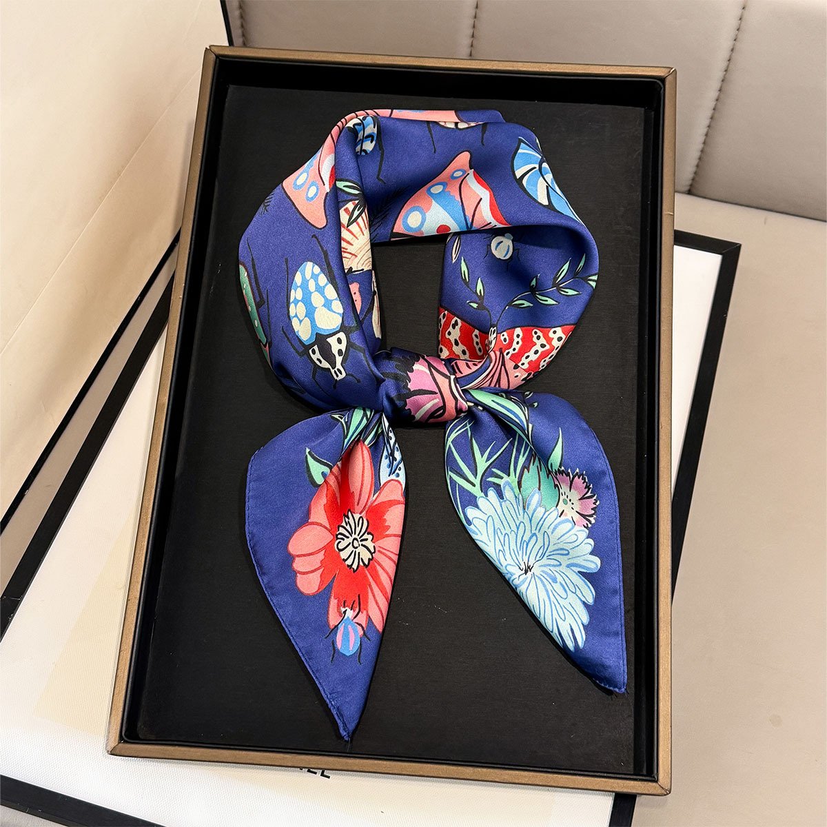 Nuovi Foulard Quadrati in Seta - Waist Trainer Women recensione e prezzo